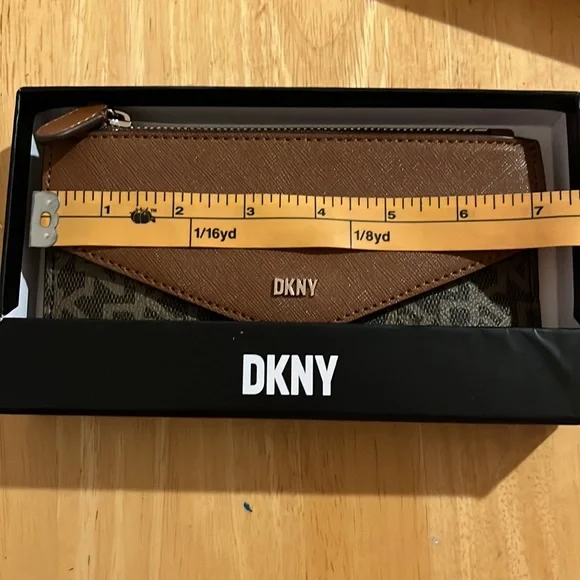 🛍️🏆Host Pick🏆 #793 NWT DKNY Wallet - Picture 12 of 13